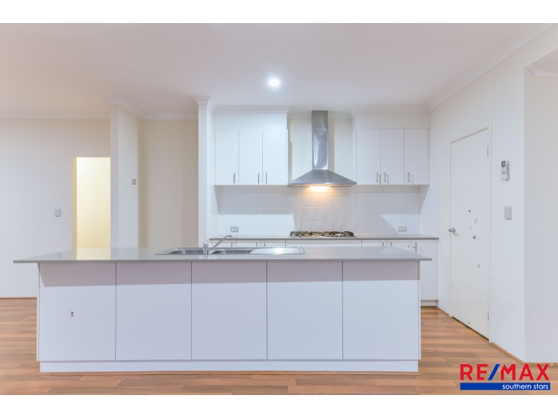 21 Caporn Turn, Queens Park WA 6107