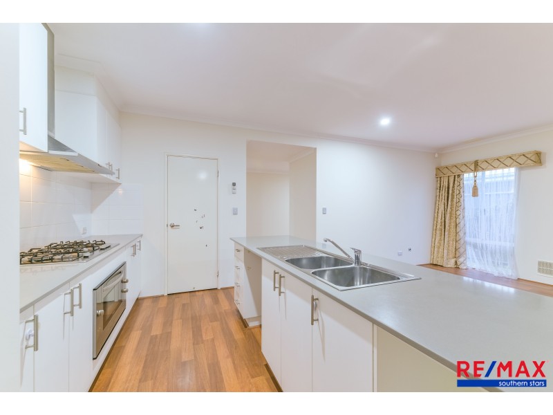 21 Caporn Turn, Queens Park WA 6107