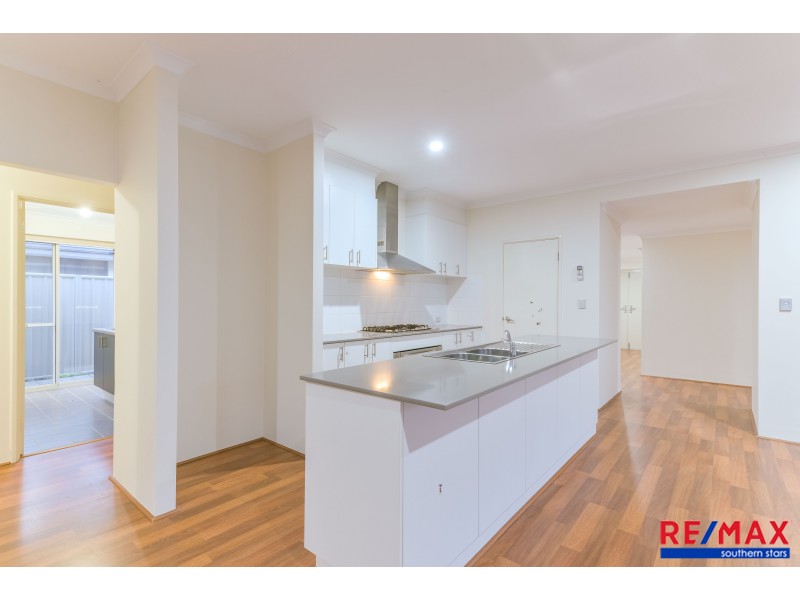 21 Caporn Turn, Queens Park WA 6107