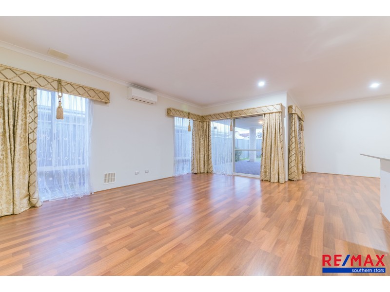 21 Caporn Turn, Queens Park WA 6107