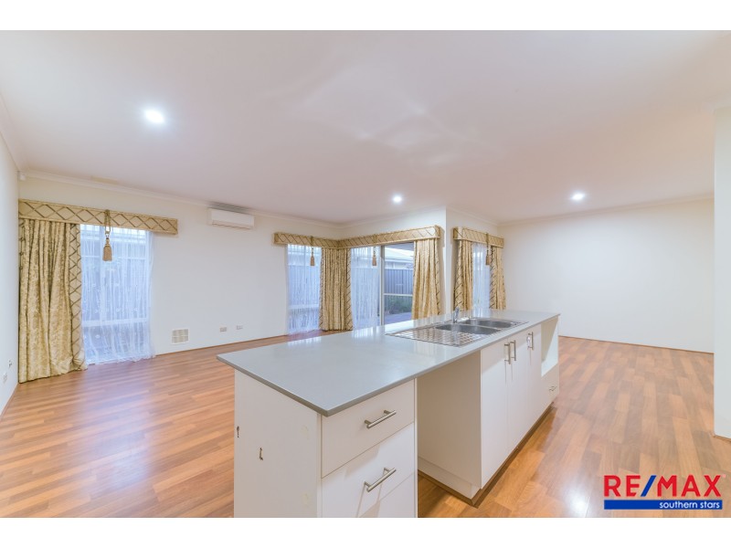 21 Caporn Turn, Queens Park WA 6107