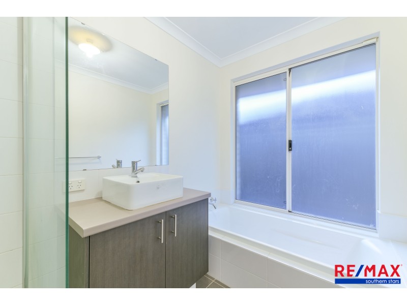 21 Caporn Turn, Queens Park WA 6107