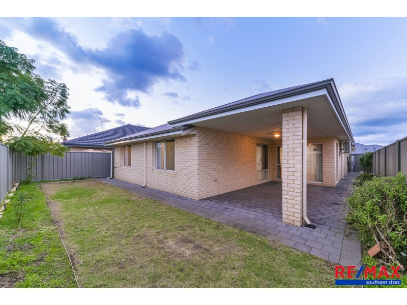 21 Caporn Turn, Queens Park WA 6107