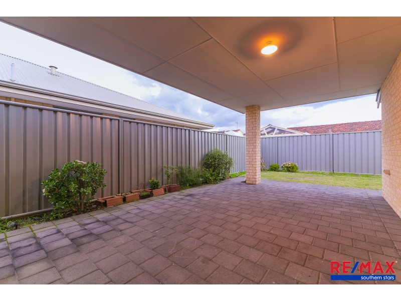 21 Caporn Turn, Queens Park WA 6107