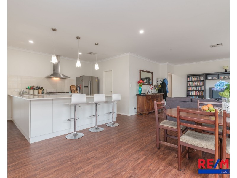 5 Bayberry Road, Wattle Grove WA 6107