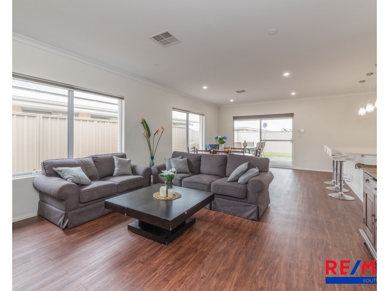 5 Bayberry Road, Wattle Grove WA 6107