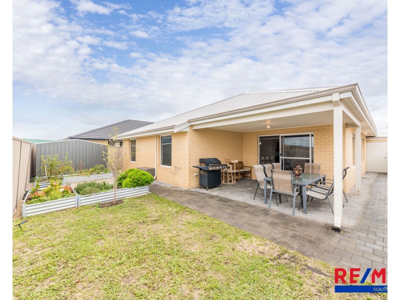 5 Bayberry Road, Wattle Grove WA 6107
