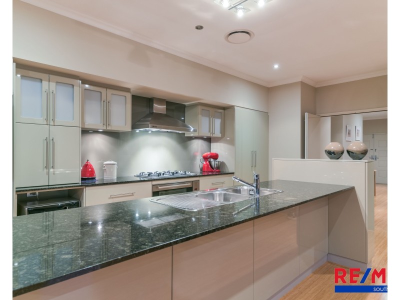 8 Silvershot Avenue, Harrisdale WA 6112