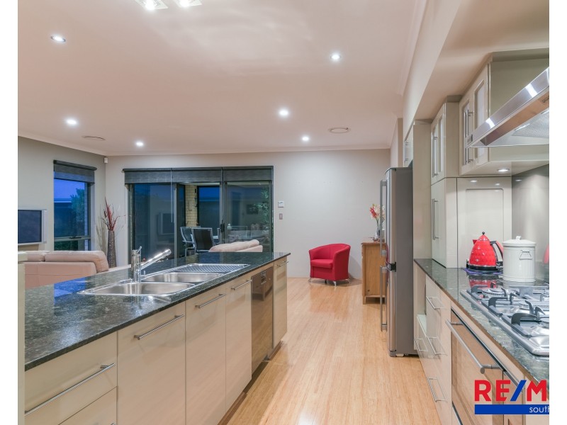 8 Silvershot Avenue, Harrisdale WA 6112