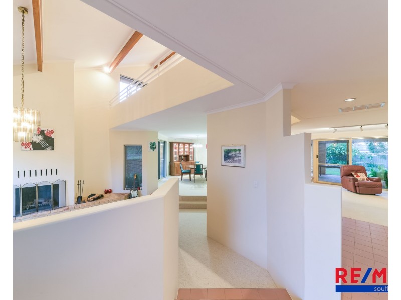 2 Vines Court, Leeming WA 6149