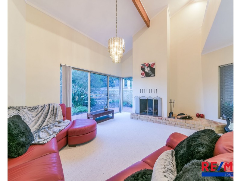 2 Vines Court, Leeming WA 6149