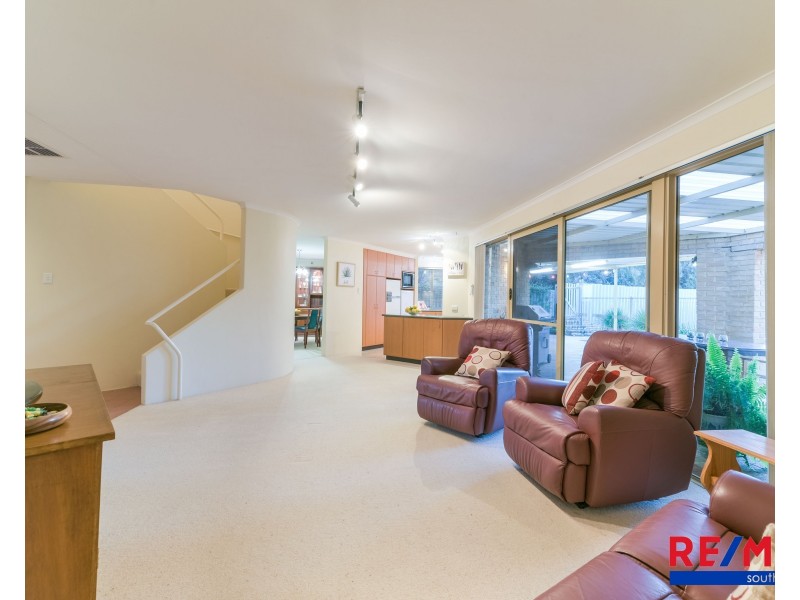 2 Vines Court, Leeming WA 6149