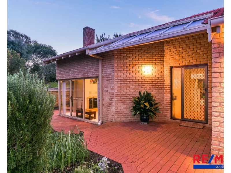 2 Vines Court, Leeming WA 6149