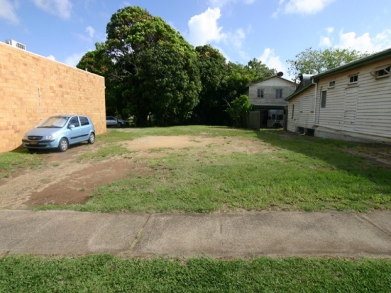 37 Zunker Street, Burnett Heads QLD 4670