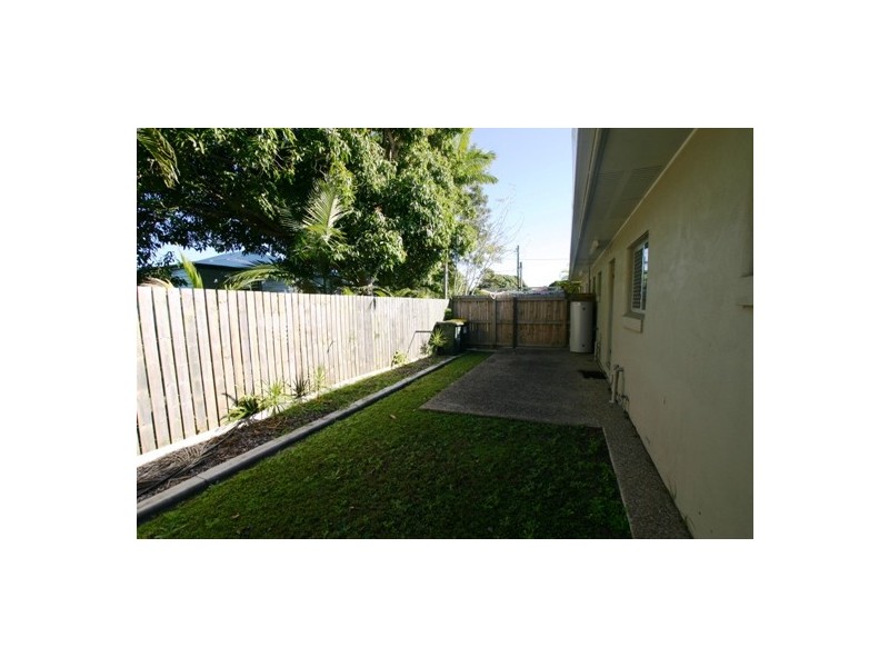 2/4 High Street, Walkervale QLD 4670