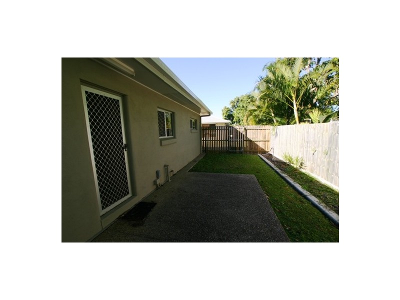 2/4 High Street, Walkervale QLD 4670