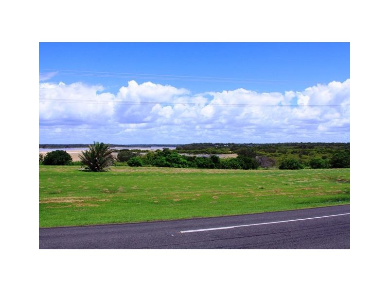 34 Lihs Street, Elliott Heads QLD 4670