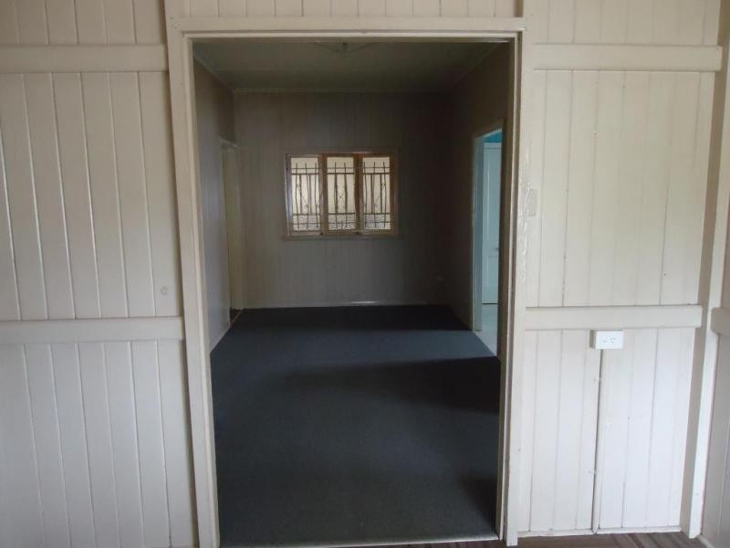 32B WALKER ST, Walkervale QLD 4670