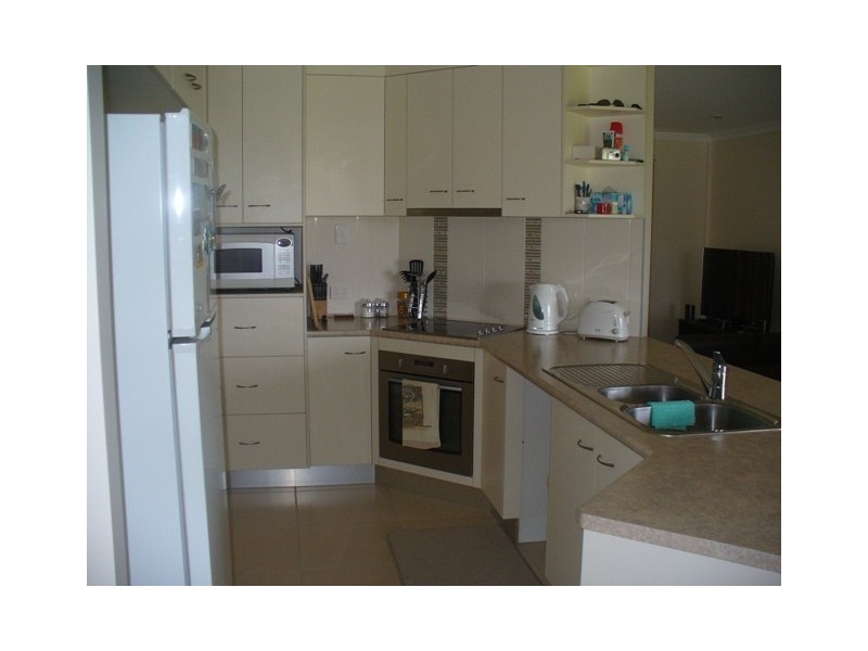 8 Linderberg Street, Kalkie QLD 4670