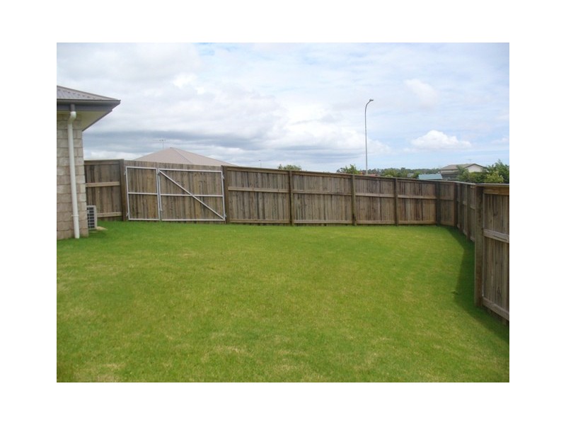 8 Linderberg Street, Kalkie QLD 4670