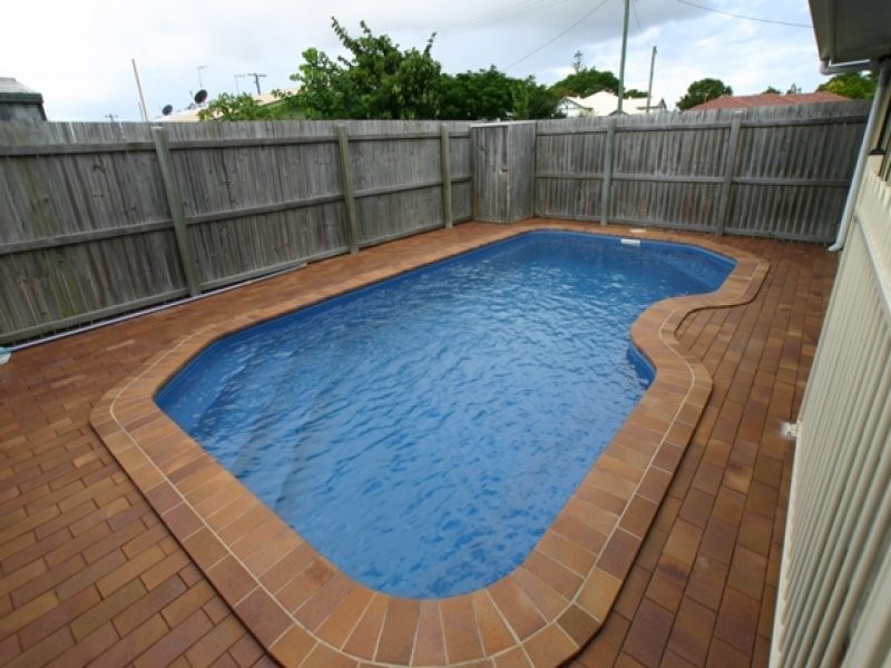 12 Dix Street, Kepnock QLD 4670