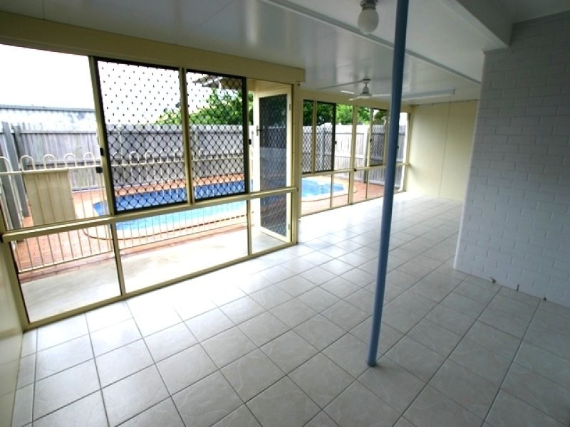 12 Dix Street, Kepnock QLD 4670