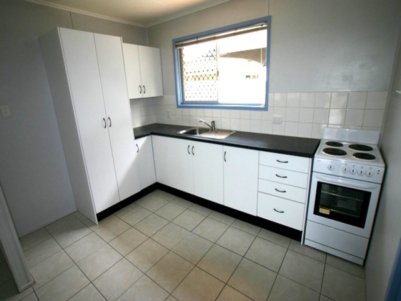 12 Dix Street, Kepnock QLD 4670