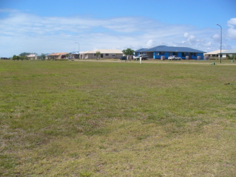 13 Bisdee Street, Coral Cove QLD 4670