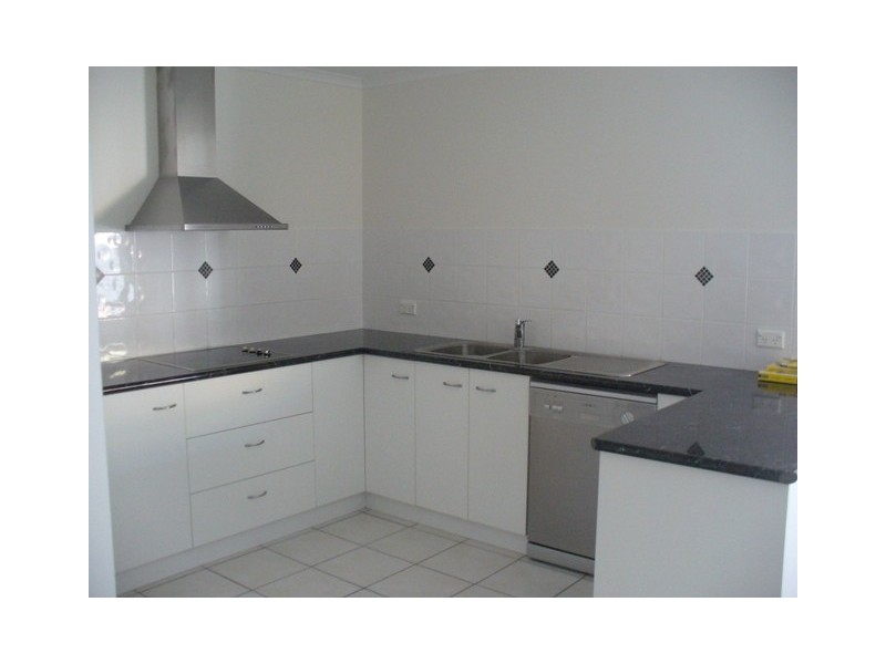 1/47 Baker Street, Kepnock QLD 4670