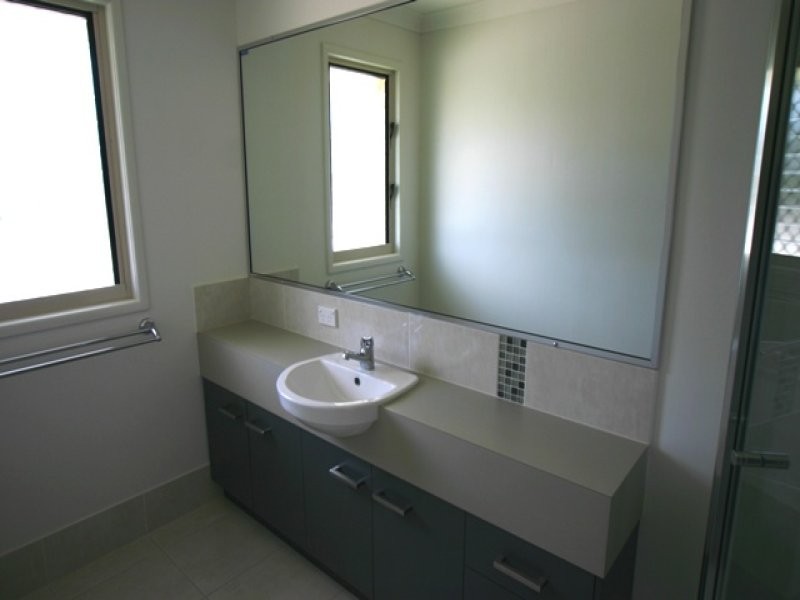 Avenell Heights QLD 4670