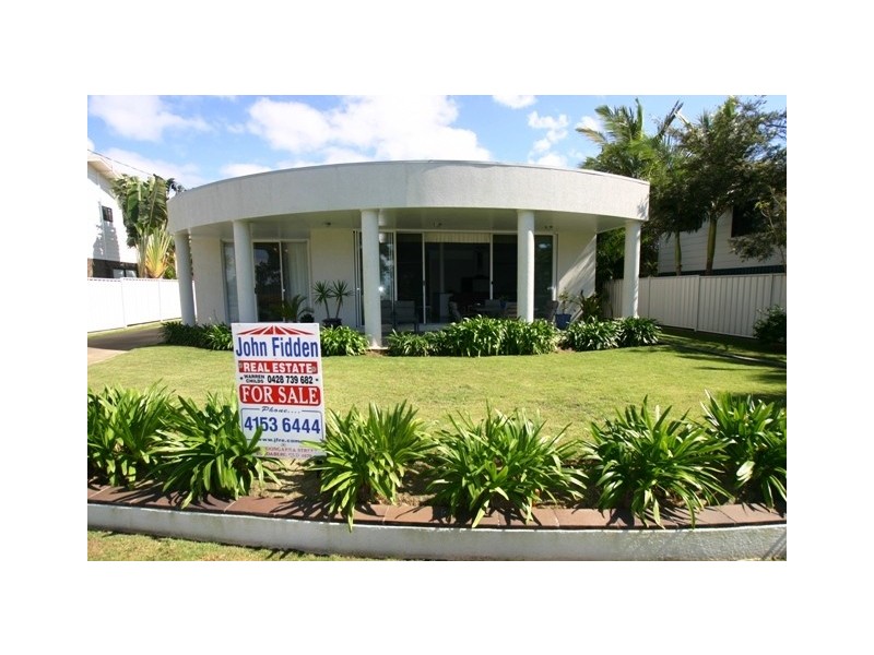 59 McIntosh Avenue, Elliott Heads QLD 4670