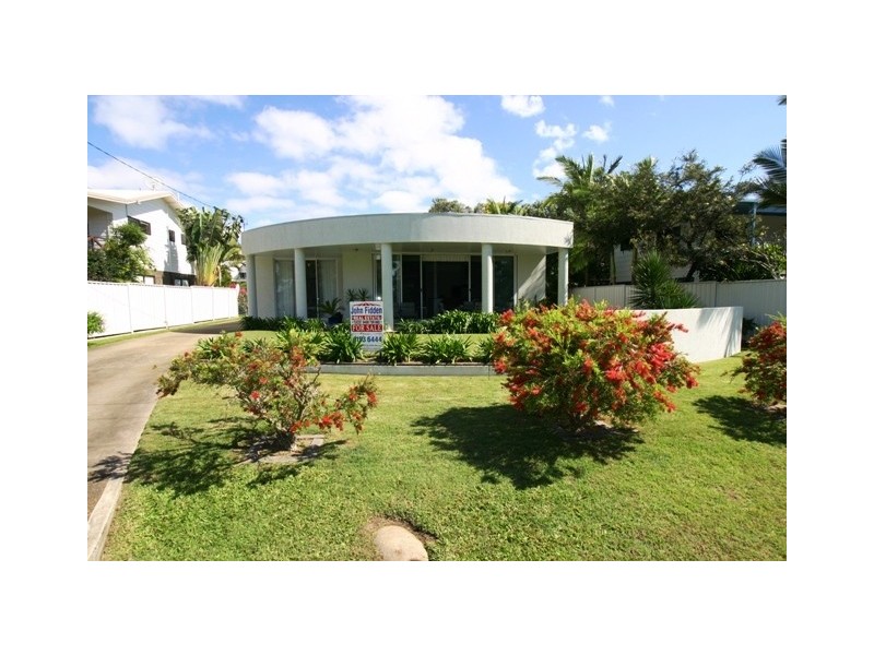 59 McIntosh Avenue, Elliott Heads QLD 4670