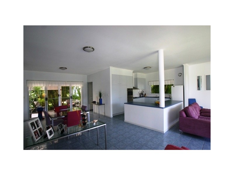 59 McIntosh Avenue, Elliott Heads QLD 4670