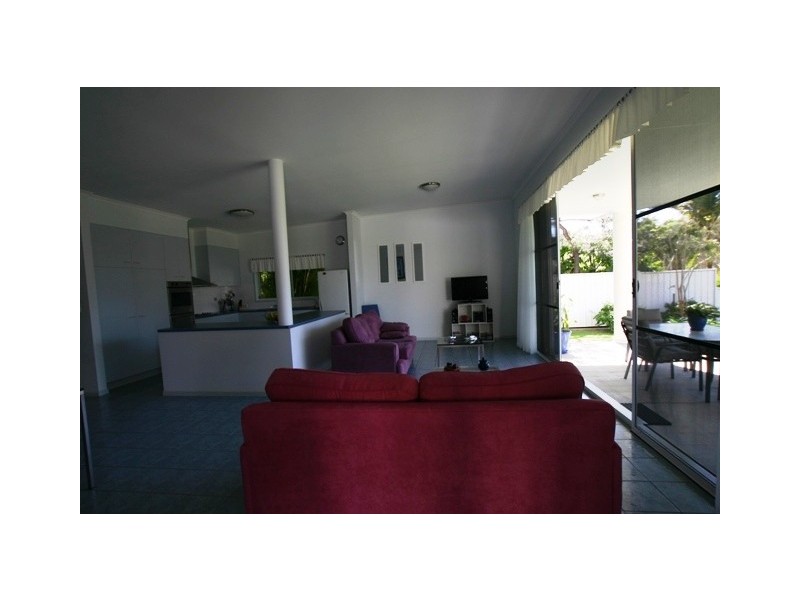 59 McIntosh Avenue, Elliott Heads QLD 4670