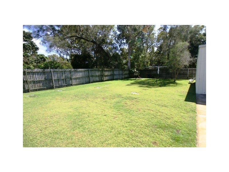 59 McIntosh Avenue, Elliott Heads QLD 4670