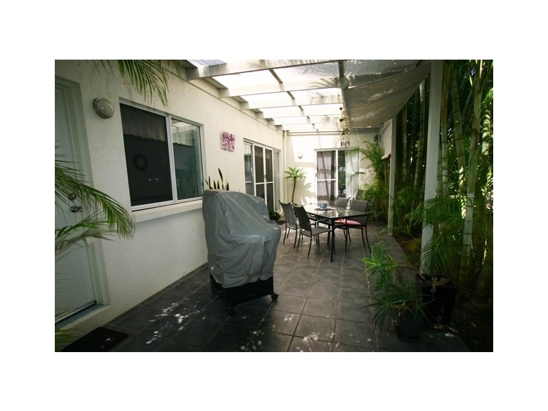 59 McIntosh Avenue, Elliott Heads QLD 4670