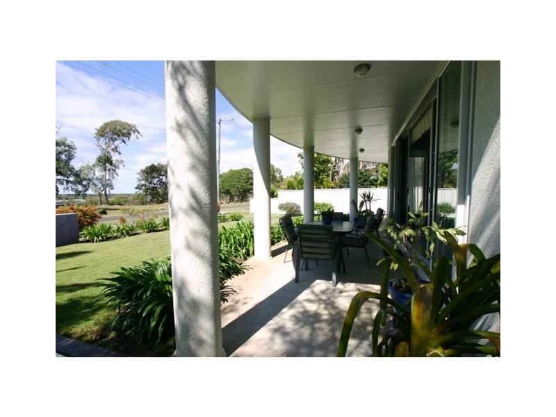 59 McIntosh Avenue, Elliott Heads QLD 4670