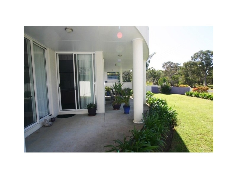 59 McIntosh Avenue, Elliott Heads QLD 4670