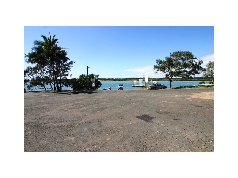 59 McIntosh Avenue, Elliott Heads QLD 4670