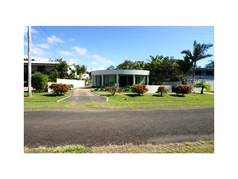 59 McIntosh Avenue, Elliott Heads QLD 4670