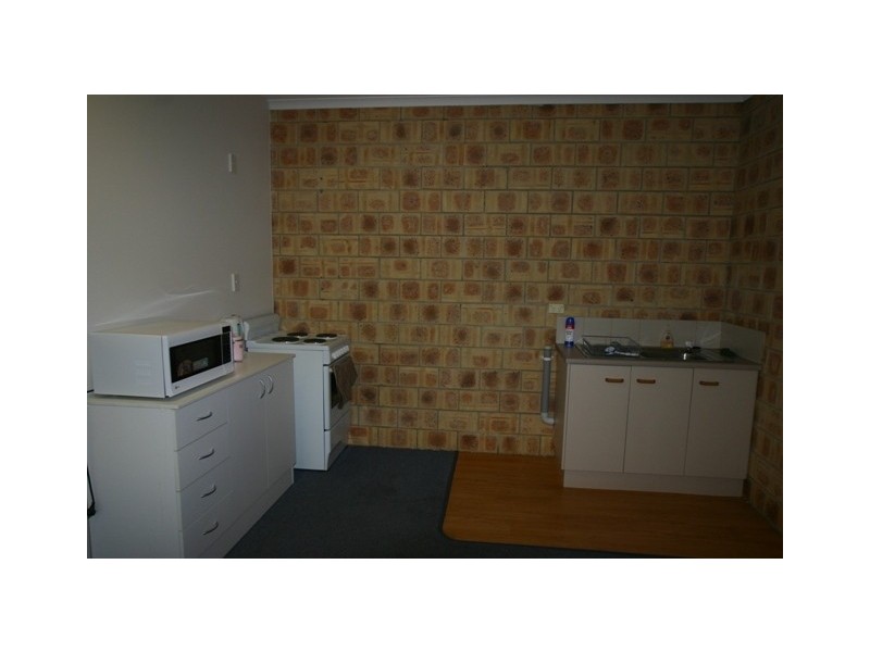 2/220 Walker Street, Svensson Heights QLD 4670