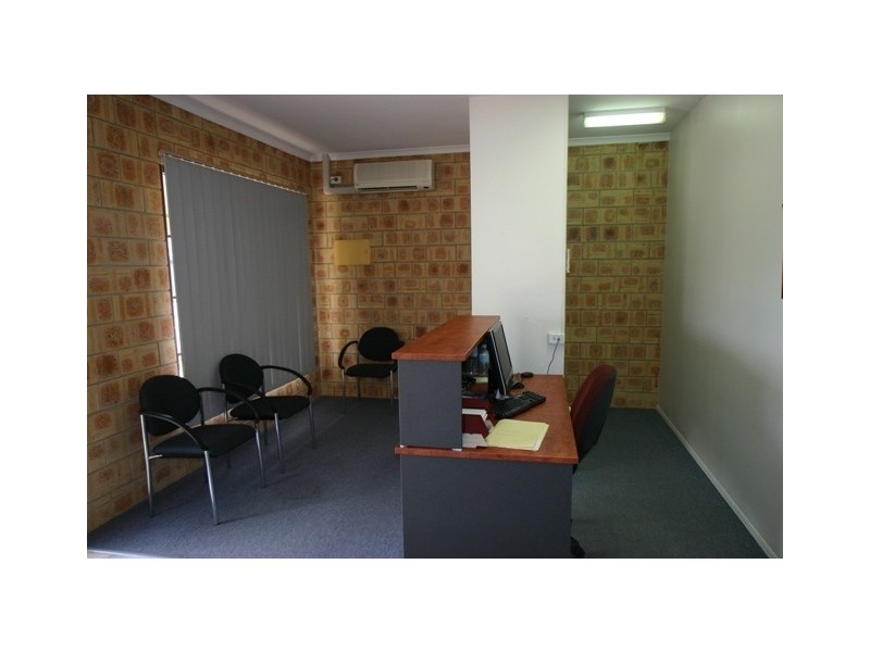 2/220 Walker Street, Svensson Heights QLD 4670