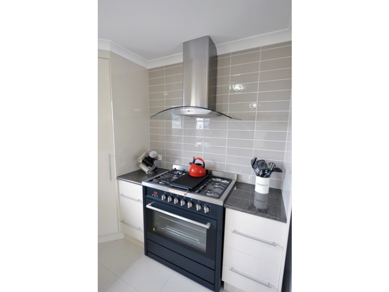 37 Powers Street, Burnett Heads QLD 4670