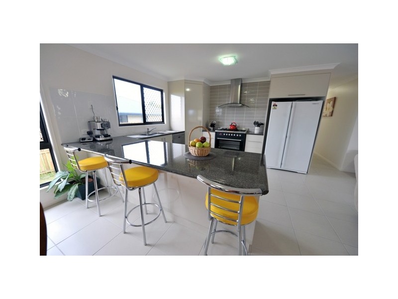 37 Powers Street, Burnett Heads QLD 4670