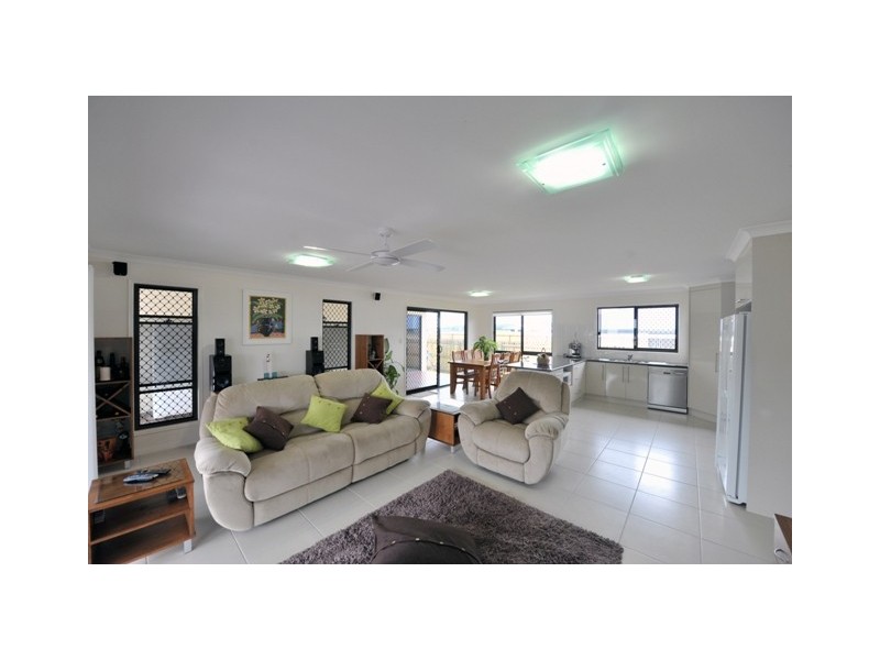 37 Powers Street, Burnett Heads QLD 4670