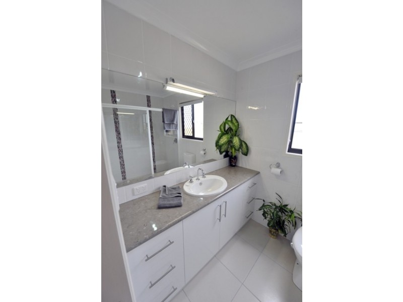 37 Powers Street, Burnett Heads QLD 4670