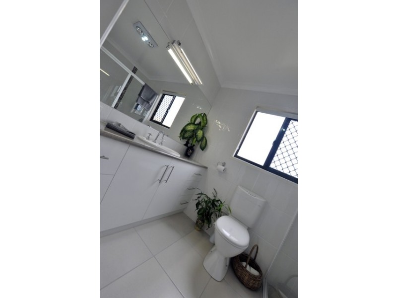 37 Powers Street, Burnett Heads QLD 4670