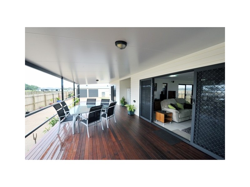 37 Powers Street, Burnett Heads QLD 4670