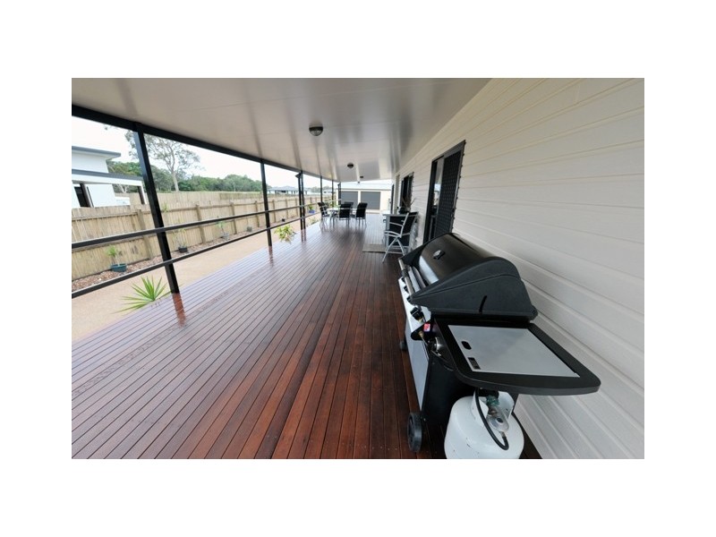 37 Powers Street, Burnett Heads QLD 4670