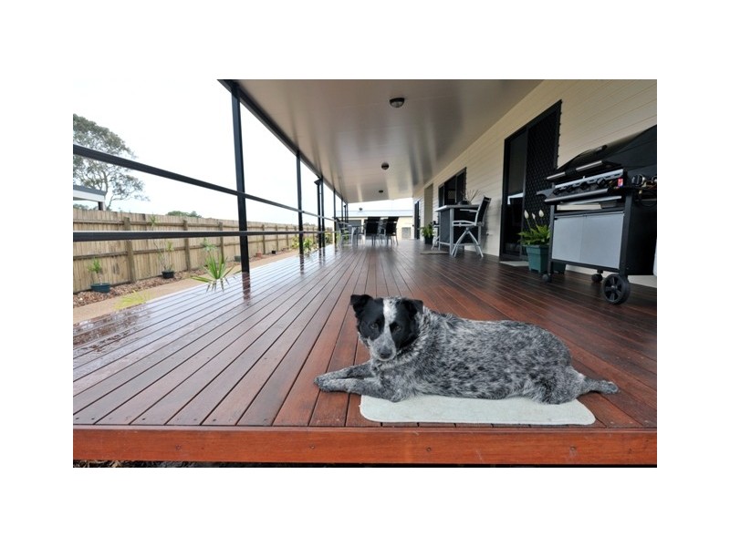 37 Powers Street, Burnett Heads QLD 4670